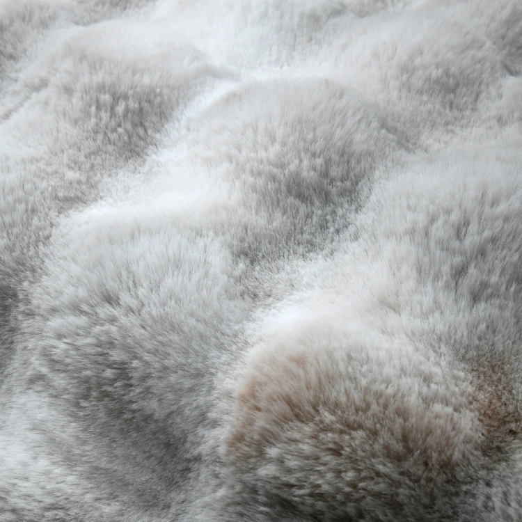Coussin déhoussable imitation fourrure