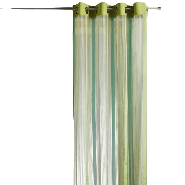 Cortina de organza com riscas verticais e forro