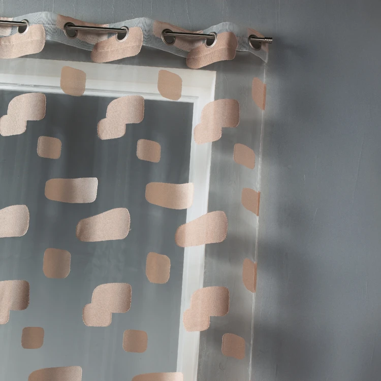 Organza-Vorhang mit Jacquard-Muster im Ziegel-Design