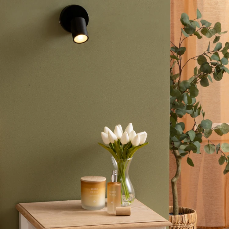 Punto de pared ajustable compatible con techo