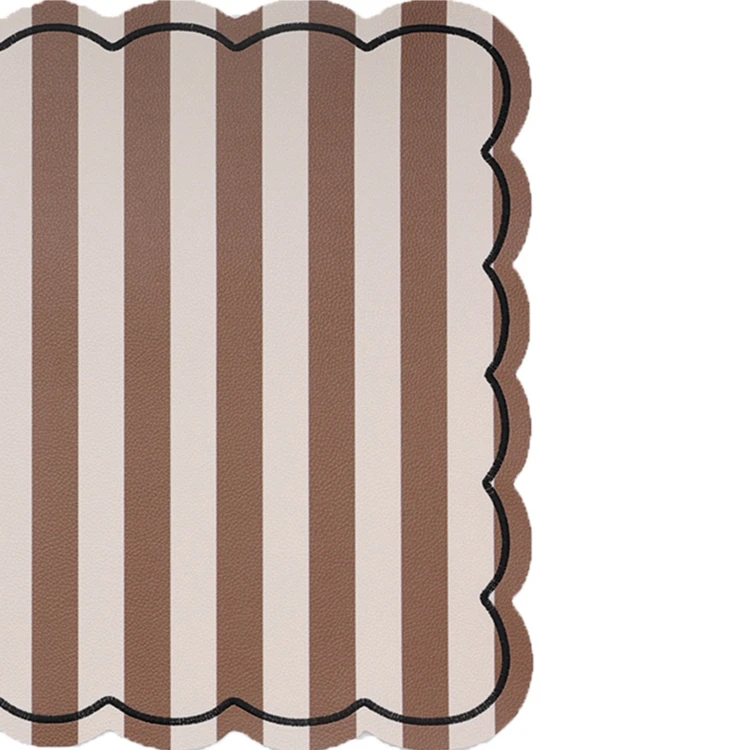 Set de table rectangulaire à rayures avec bords ondulés