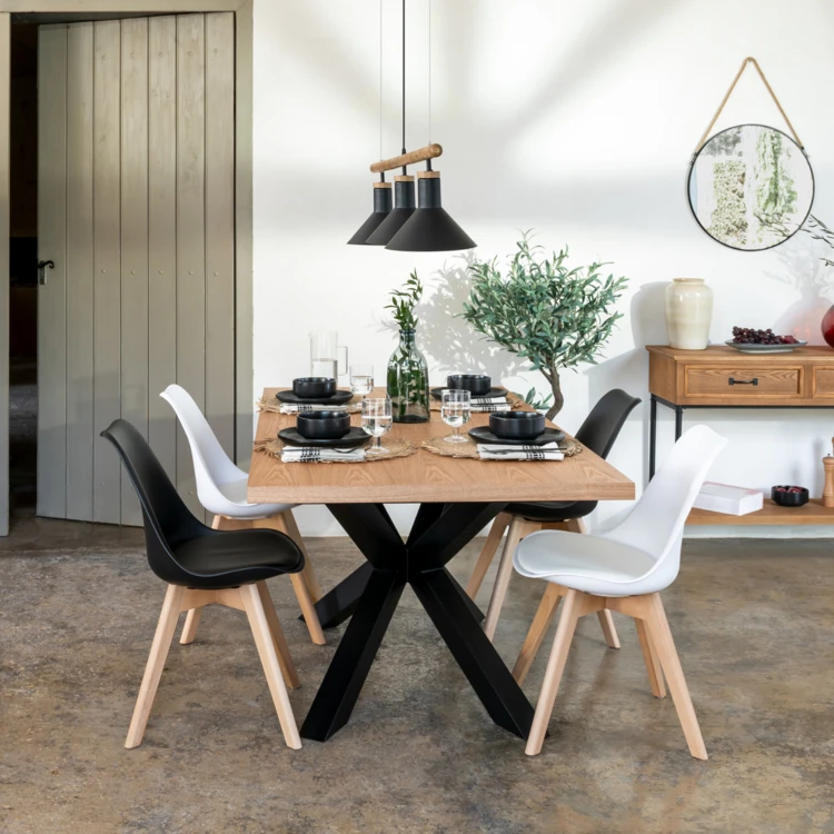 Table à manger extensible aspect bois avec piètement croisé
