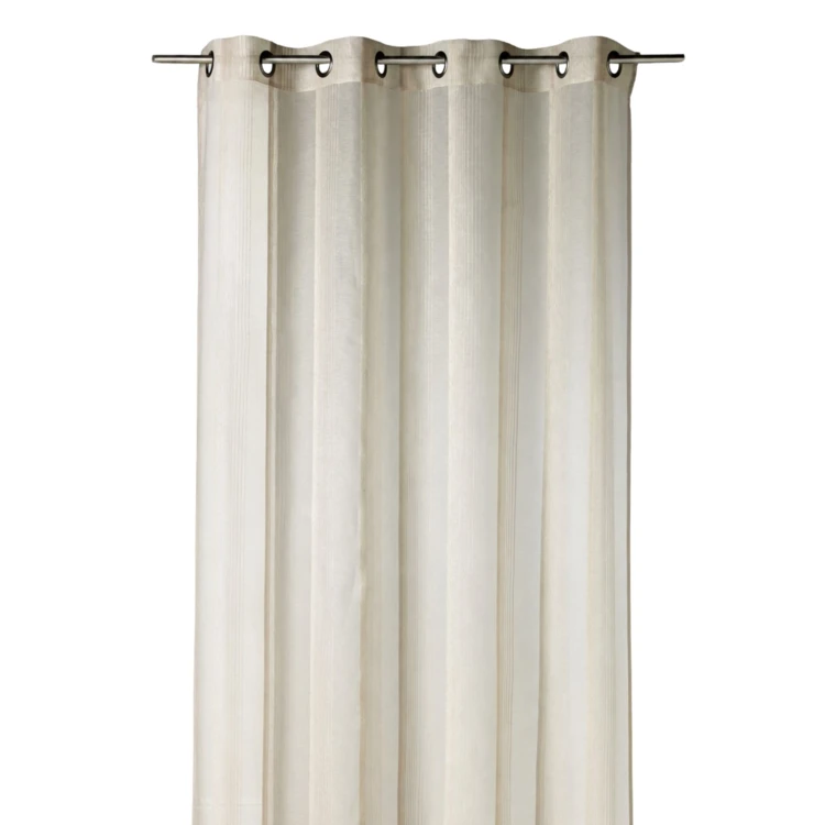 Cortina transparente com riscas verticais finas tom sobre tom