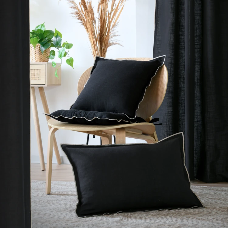 Coussin coton volant plat feston noir