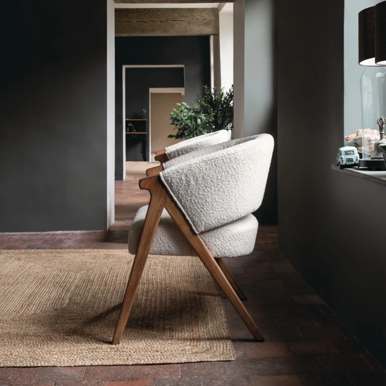 Sillón Buckwheat con armazón de madera