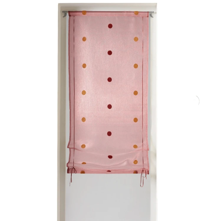 Cortina de organza com bolinhas, do tipo que se puxa para cima