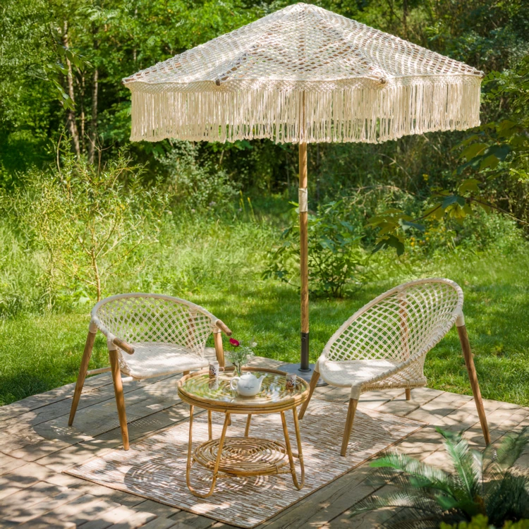 Runder Garten-Couchtisch aus Rattangeflecht