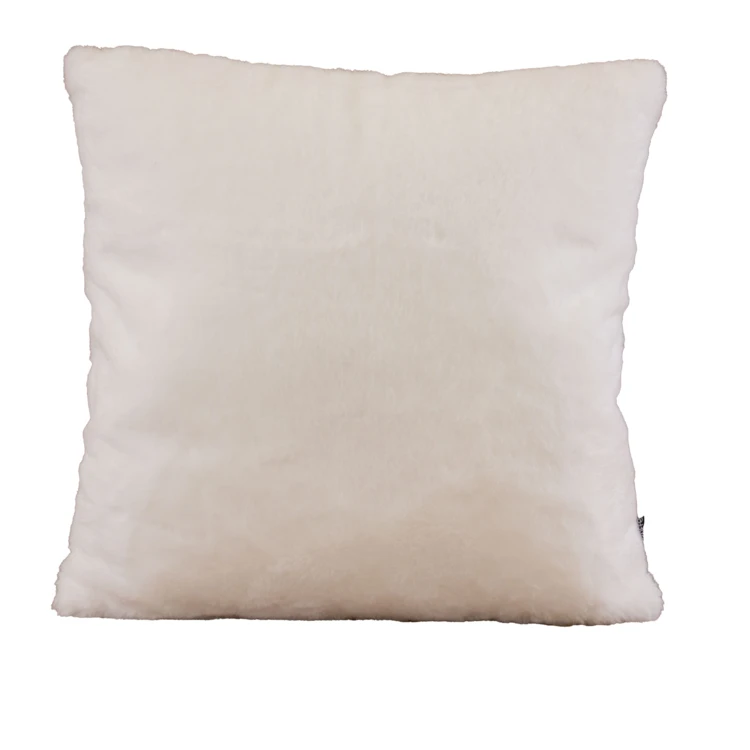 Coussin tout doux imitation fourrure