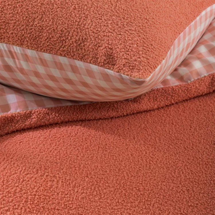 Set da letto a 2 pezzi in pile con risvolto a quadri: copriletto + federa