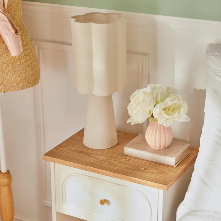 Candeeiro de mesa de design com abajur ondulado