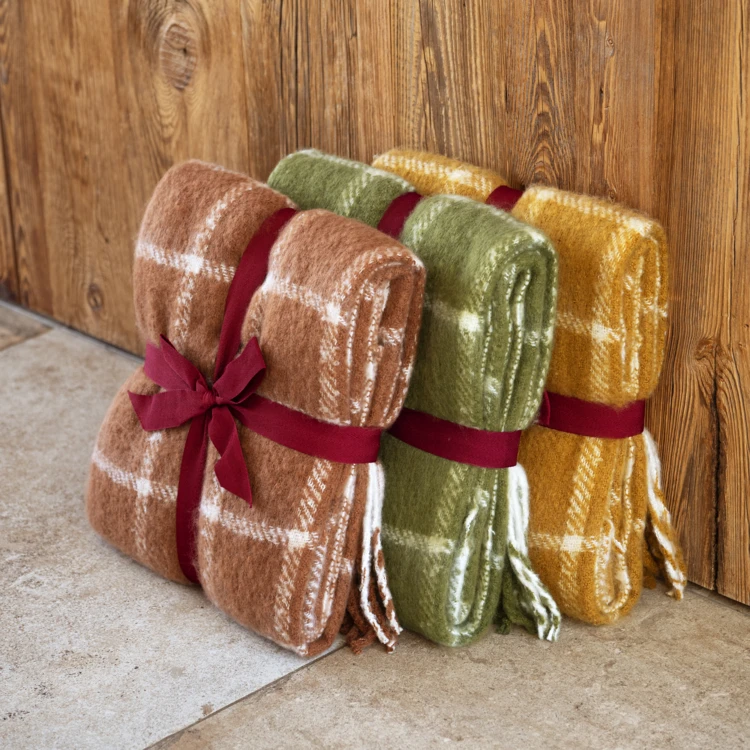 Coperta a quadri effetto mohair con frange