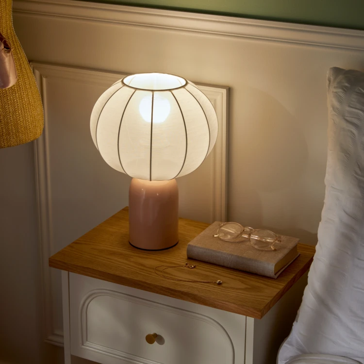 Lampe à poser en acier design moderne