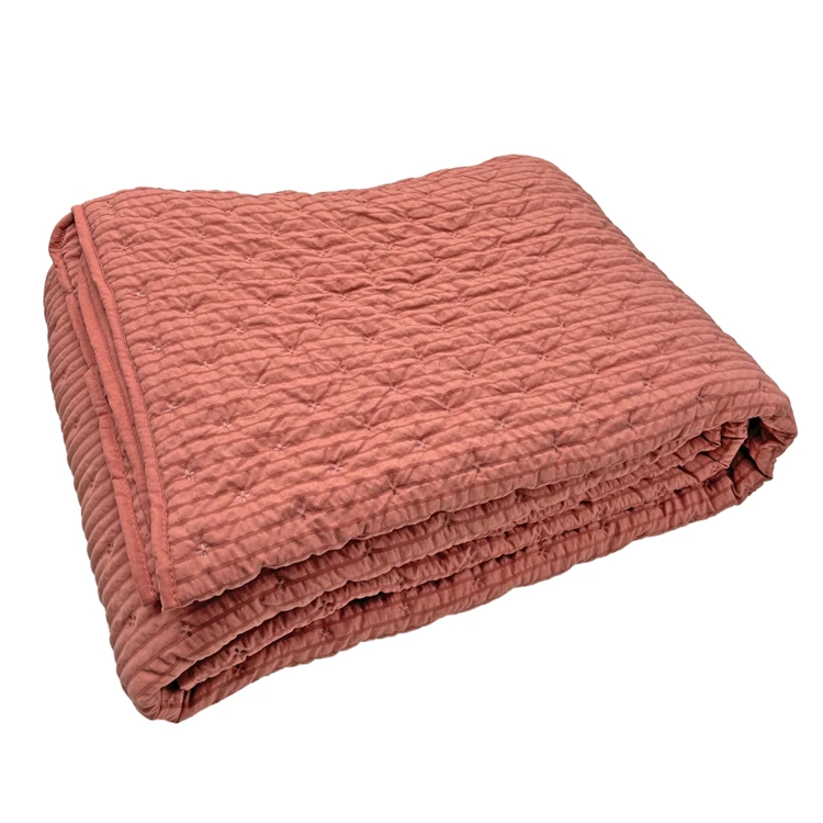 Edredon ou jeté de lit matelassé microfibre