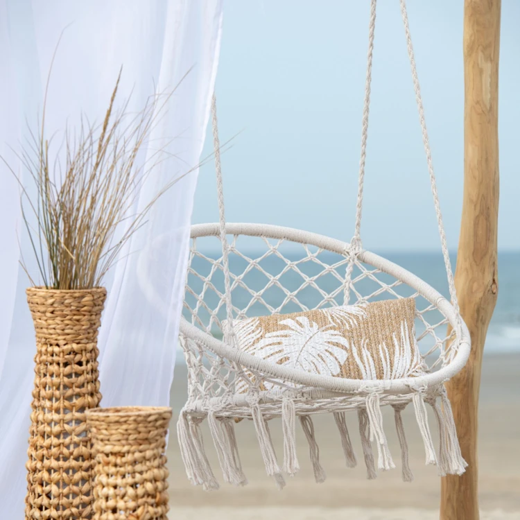 Hängesessel aus Makramee im Boho-Chic-Stil