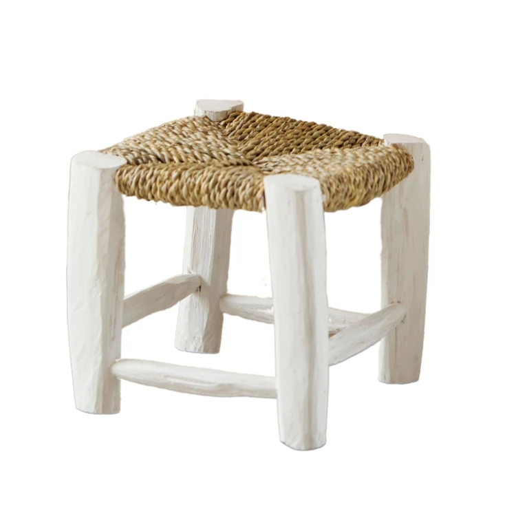 Taburete marroquí de madera blanca