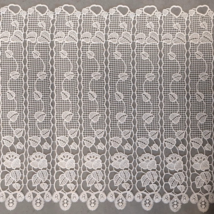 Brise-bise macramé ajouré finition festonnée
