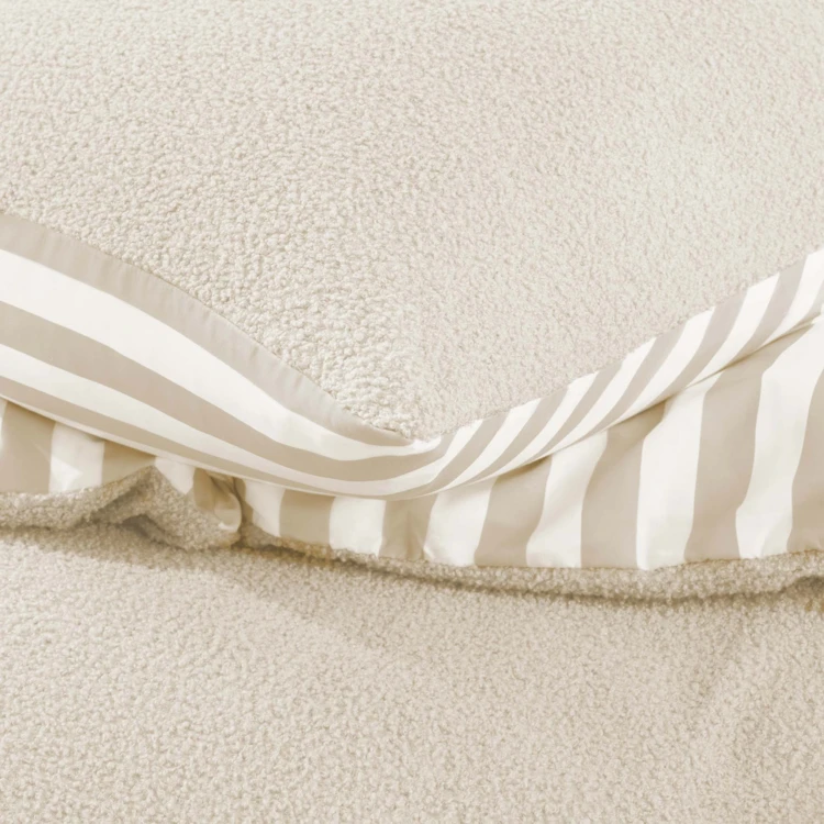 Set da letto a 2 pezzi in pile con risvolto a quadri: copriletto + federa