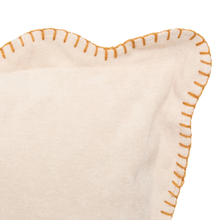 Coussin décoratif déhoussable à bord ondulé