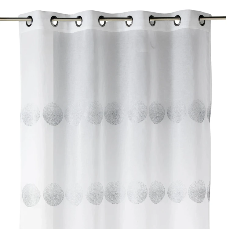 Cortina transparente bordada com riscas horizontais de bolinhas