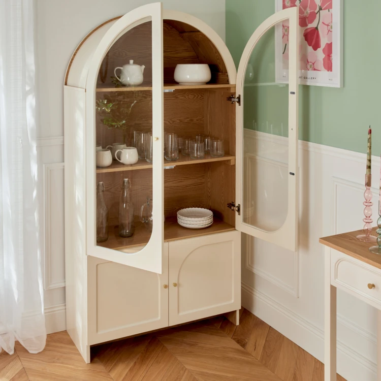 Vitrine de madeira com 4 portas envidraçadas