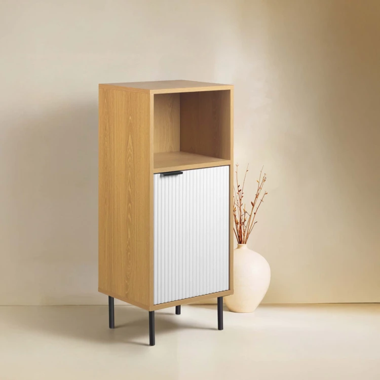 Mobile basso da bagno con ripiani scanalati