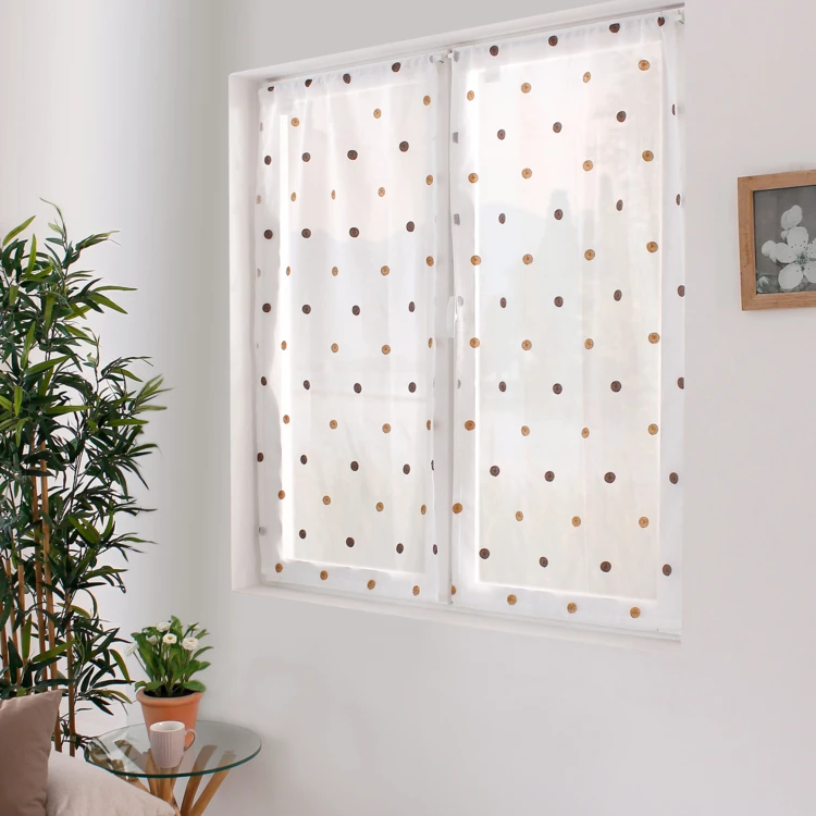 Par de cortinas rectas pequenas com bolinhas coloridas