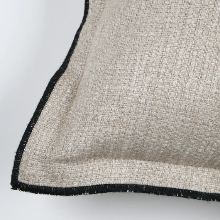 Coussin  poly-lin volant plat feston noir