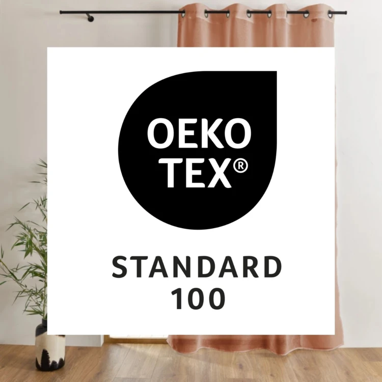 Tecido liso com ilhós grandes