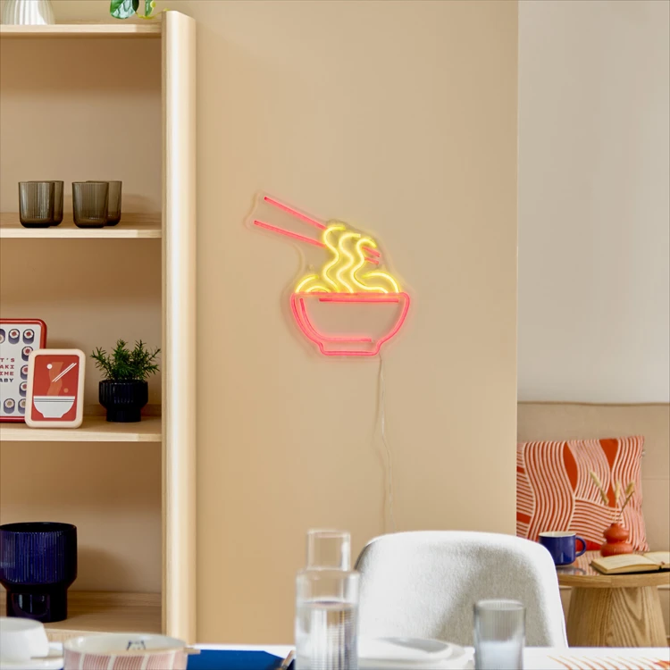 Neon LED de parede com forma de taça de macarrão