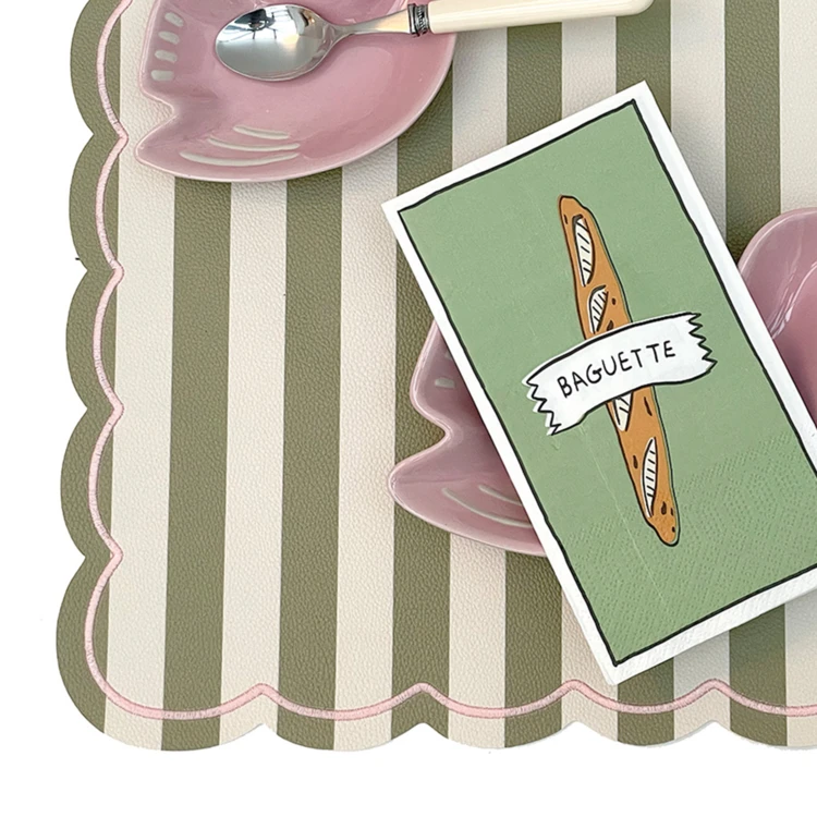 Set de table rectangulaire à rayures avec bords ondulés