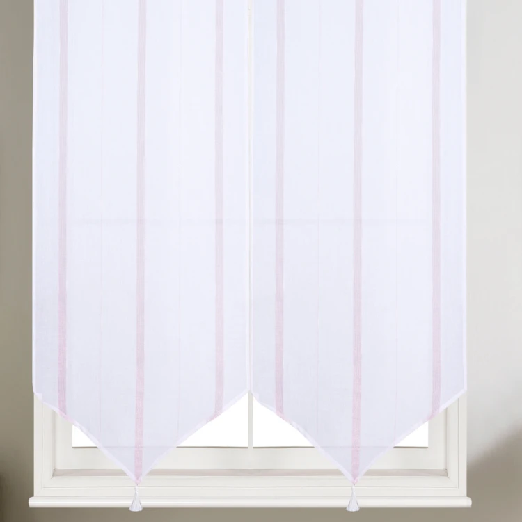 Par de visillos pequeños con rayas verticales brillantes