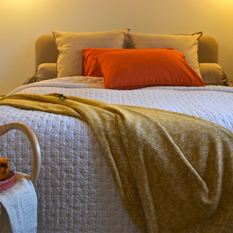 Edredon ou jeté de lit matelassé microfibre
