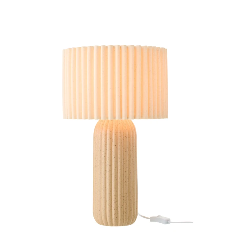 Getöpferte Tischlampe mit plissiertem Schirm