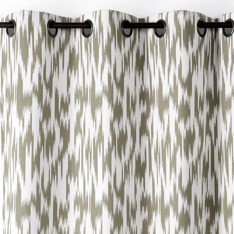 Jacquardvorhang mit Ikat-Muster aus Upcycling-Garnen
