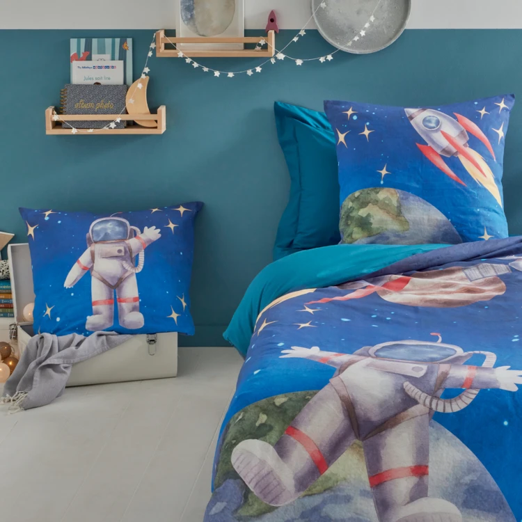 Funda de almohada infantil de algodón percal con astronauta y cohete
