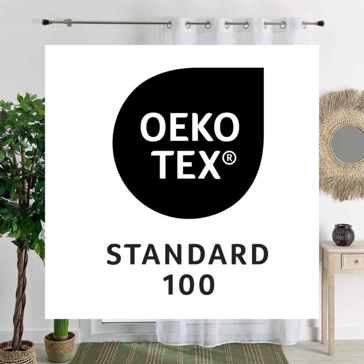 Cortinas transparentes com riscas