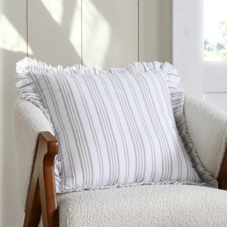 Coussin décoratif à rayures verticales