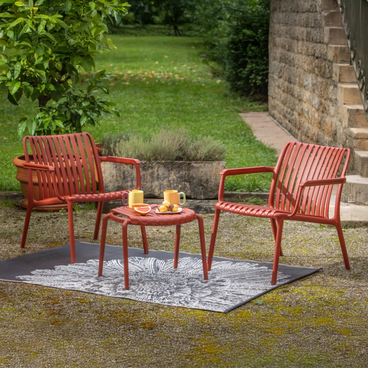 Table basse et repose-pieds de jardin