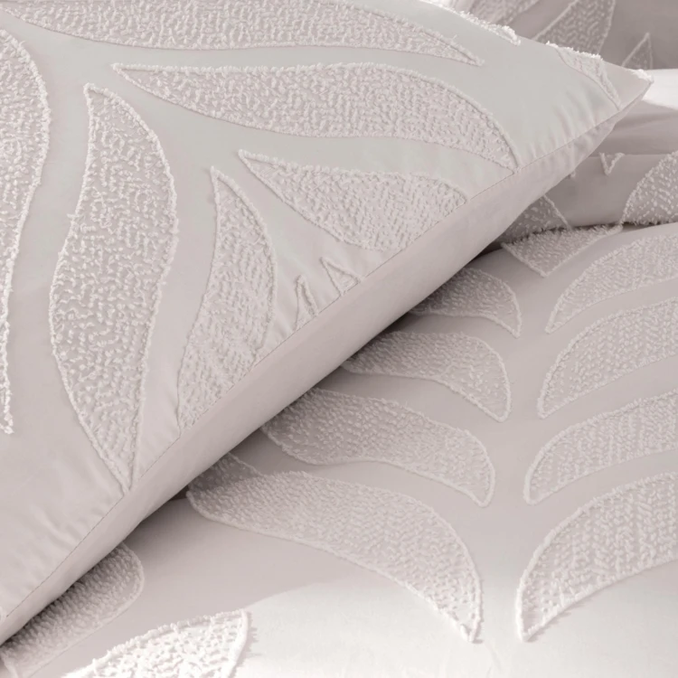 Parure de lit tuftée 3 pièces à motifs végétaux en relief housse + taies