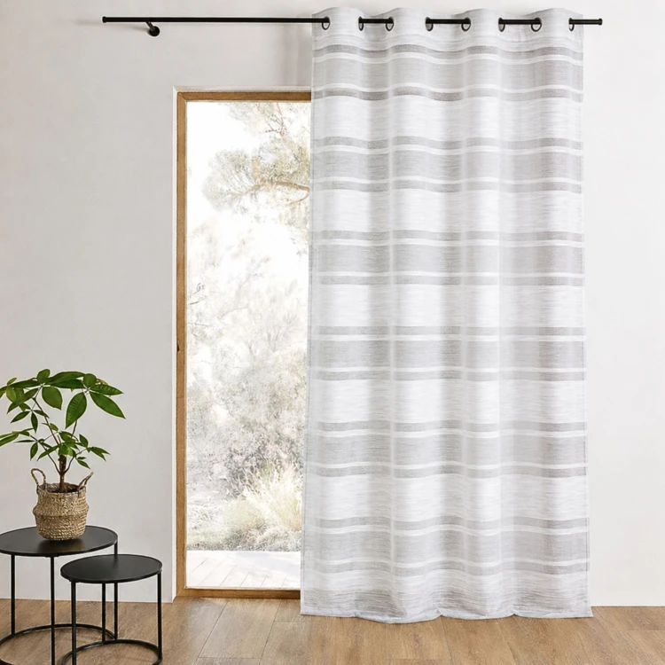Jacquard-Vorhang mit horizontalen Streifen