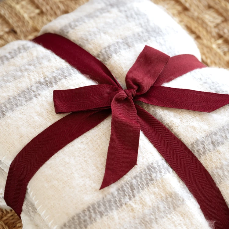 Manta xadrez com efeito de mohair e forro em sherpa