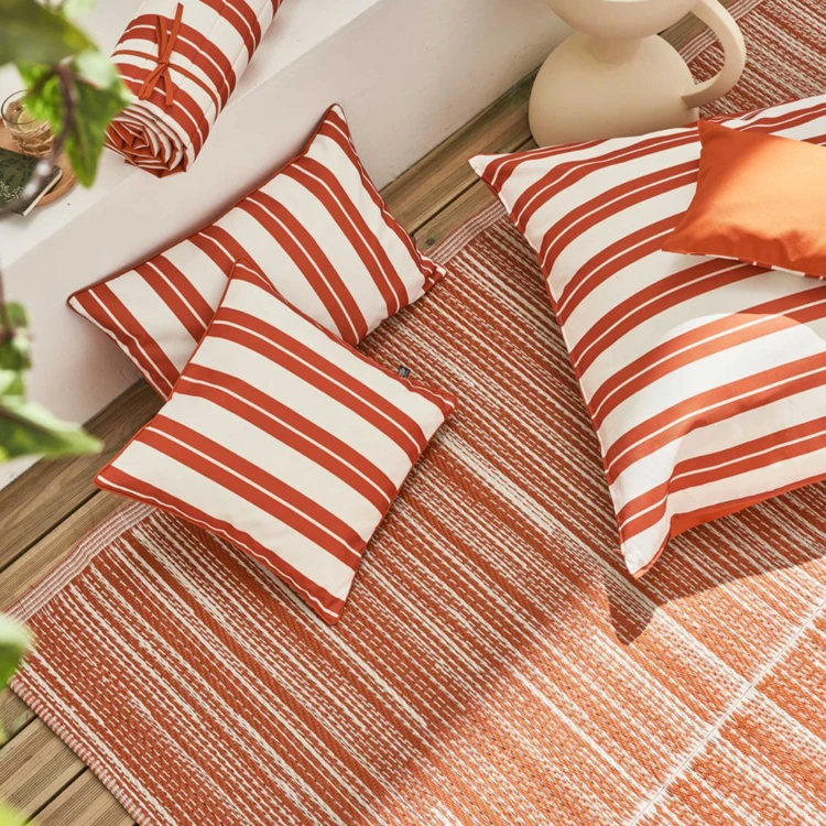 Strandmatratze mit Streifen für draußen