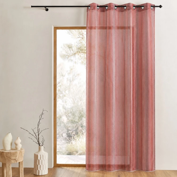 Cortina de organza con gotitas metálicas