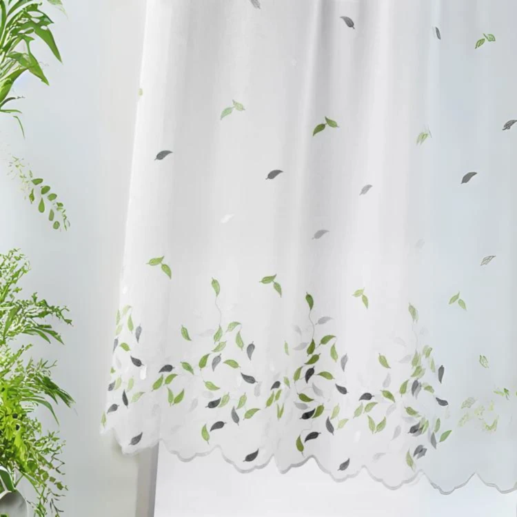 Cortina transparente bordada com folhas e bainha recortada
