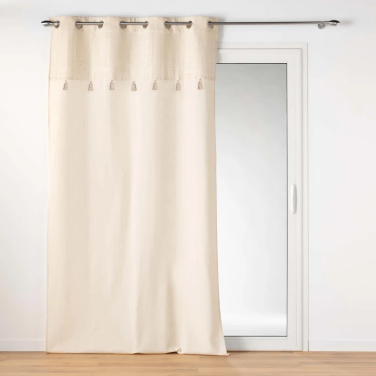 Tenda ad occhiello con top metallico e nappe