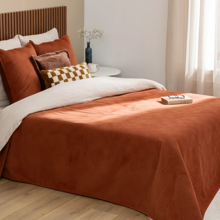 Dessus de lit gaufré avec 2 taies assorties