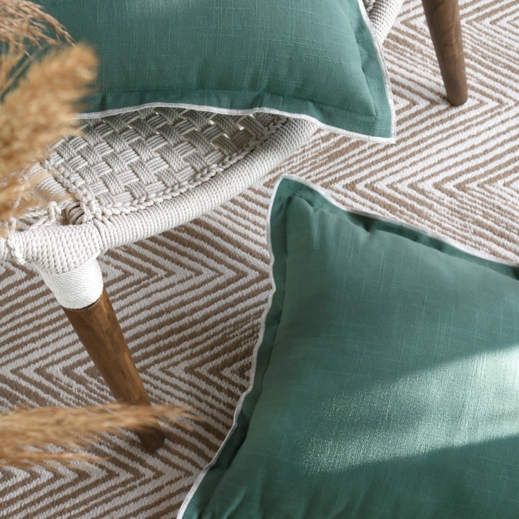Coussin coton volant plat feston noir