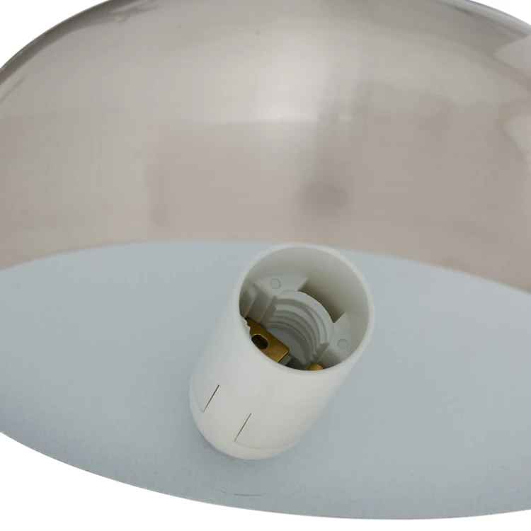 Candeeiro de mesa em metal com abajur arredondado