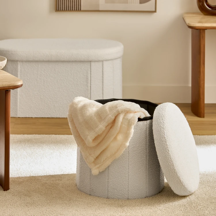Puf plegable con espacio de almacenamiento integrado