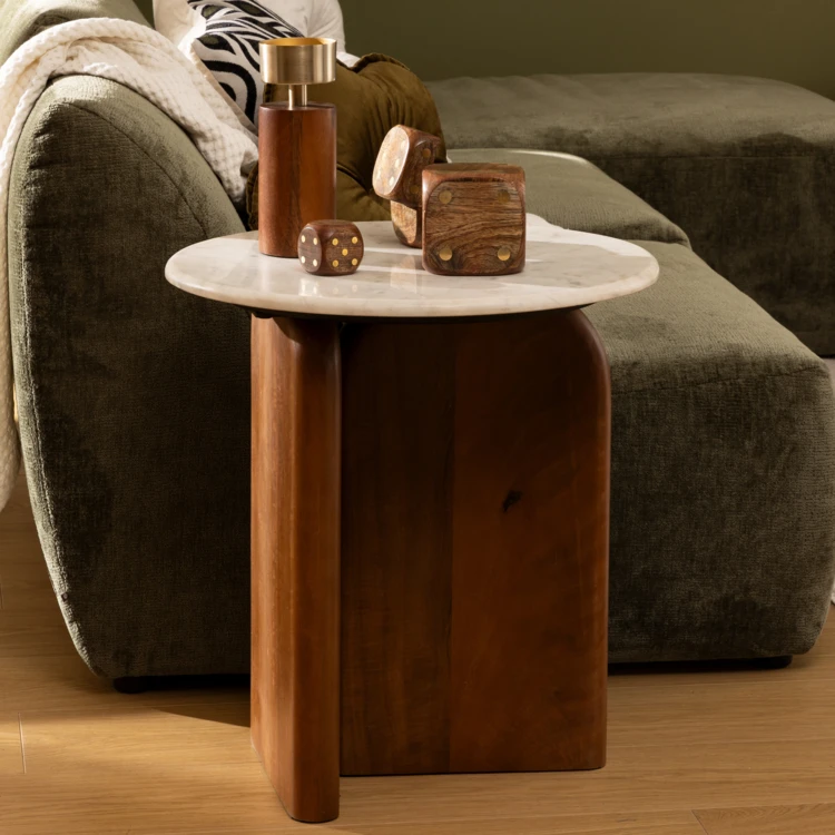 Mesa de café em mármore com base em madeira